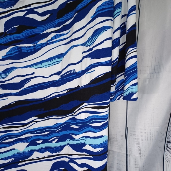 Monroe And Main Blue and White Asymmetrical Tunic Top - Picture 3 of 12